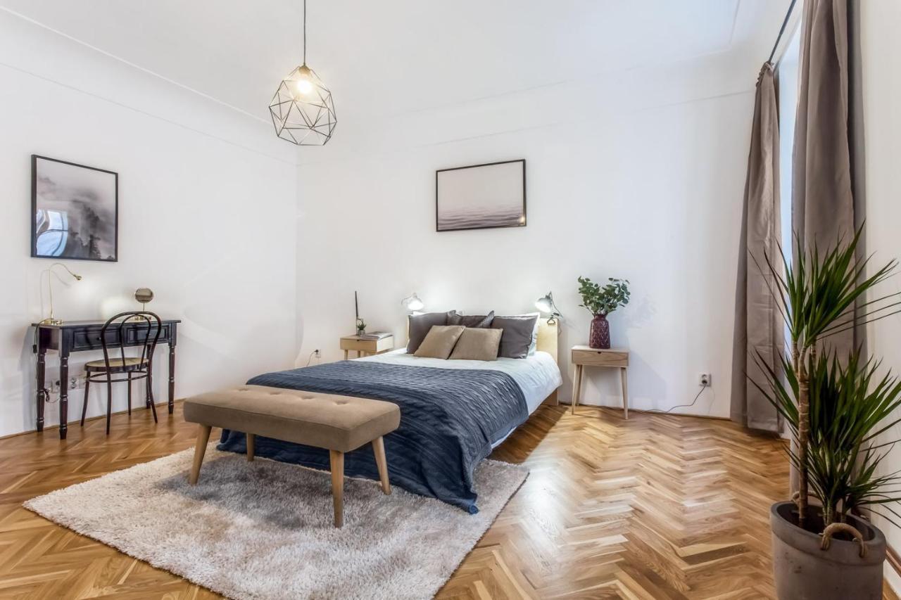 Daire Old Town 2 Bdr Apartment, Free Coffee