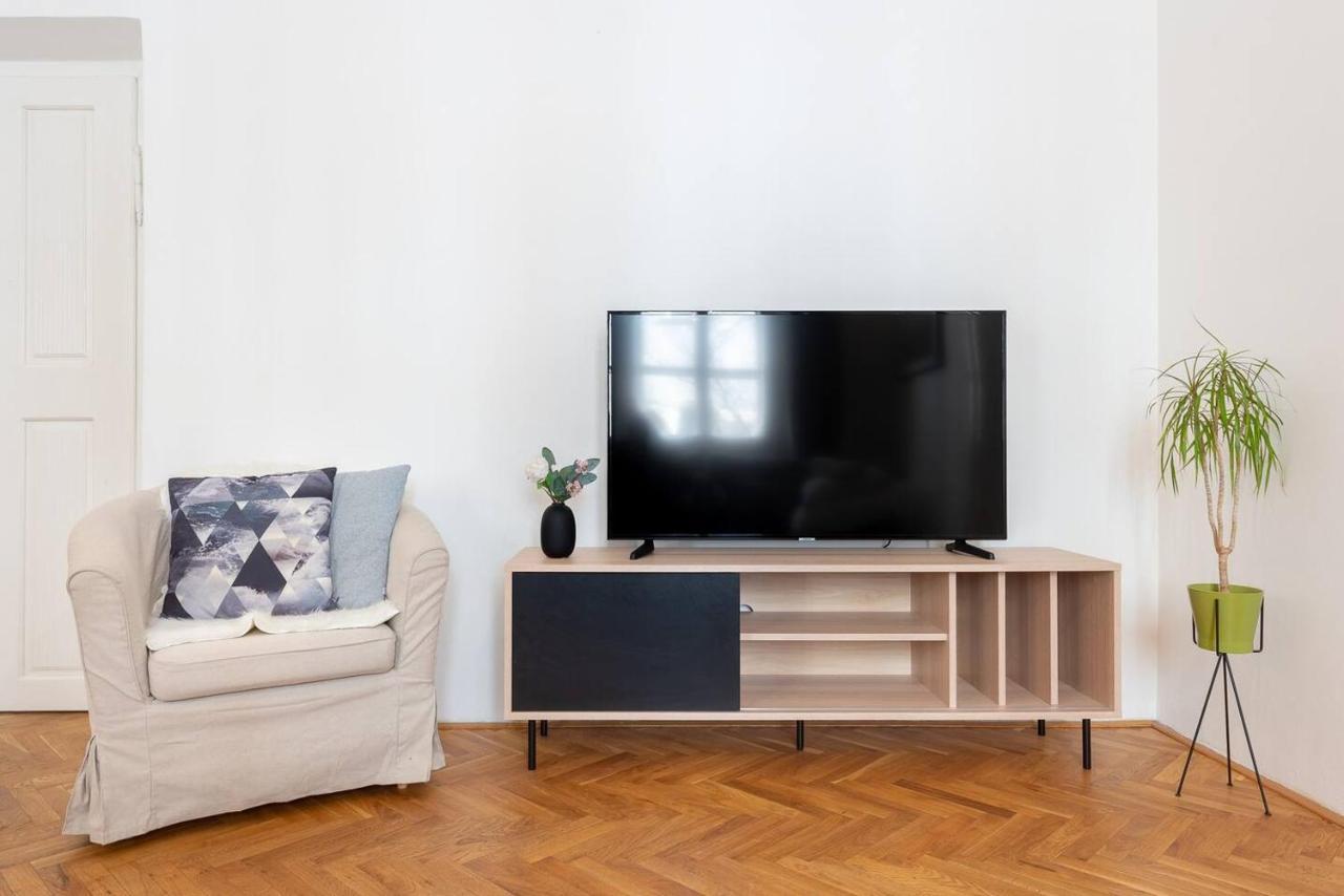 Daire Old Town 2 Bdr Apartment, Free Coffee *