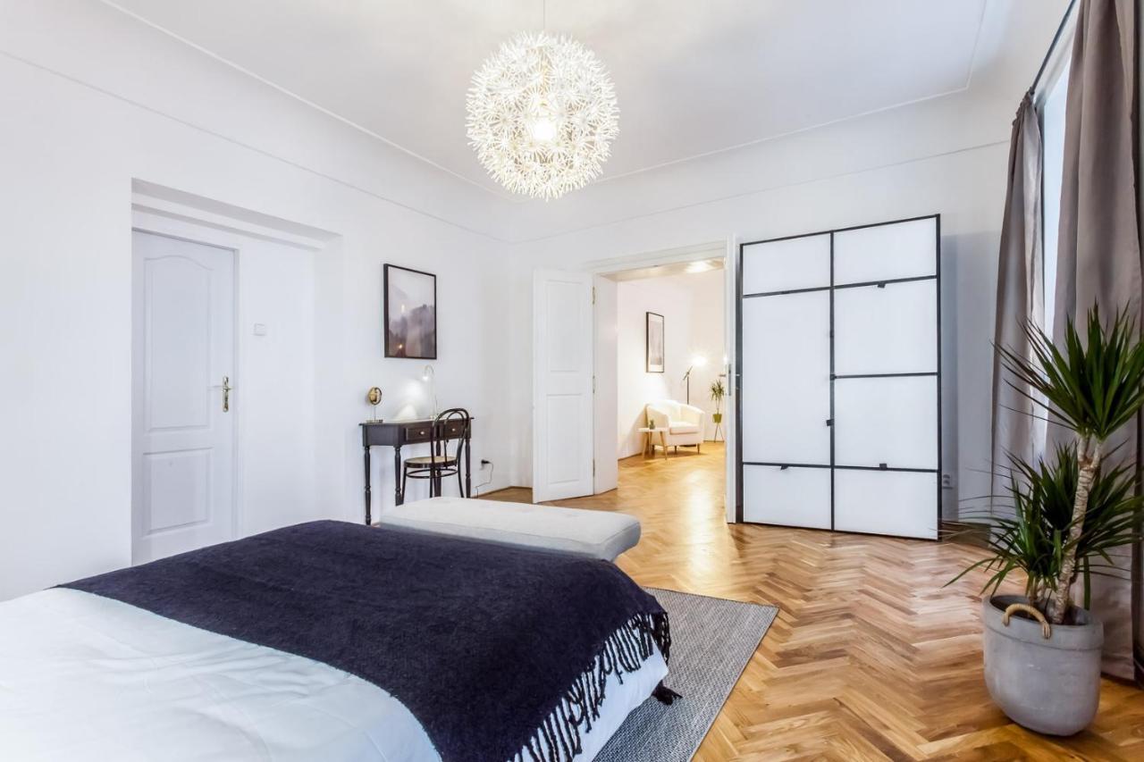 Daire Old Town 2 Bdr Apartment, Free Coffee Prag