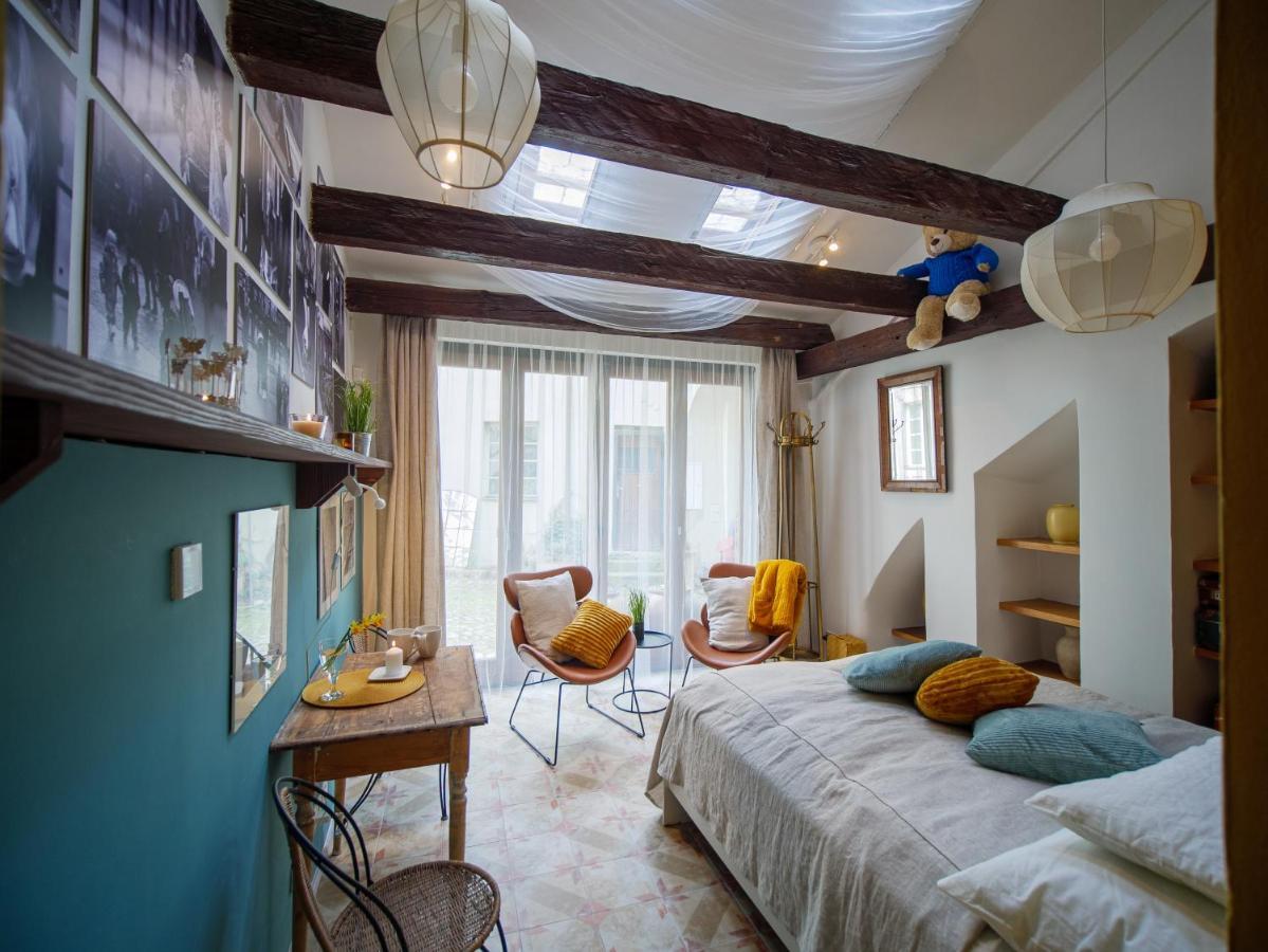 Romantic Nest Under Castle