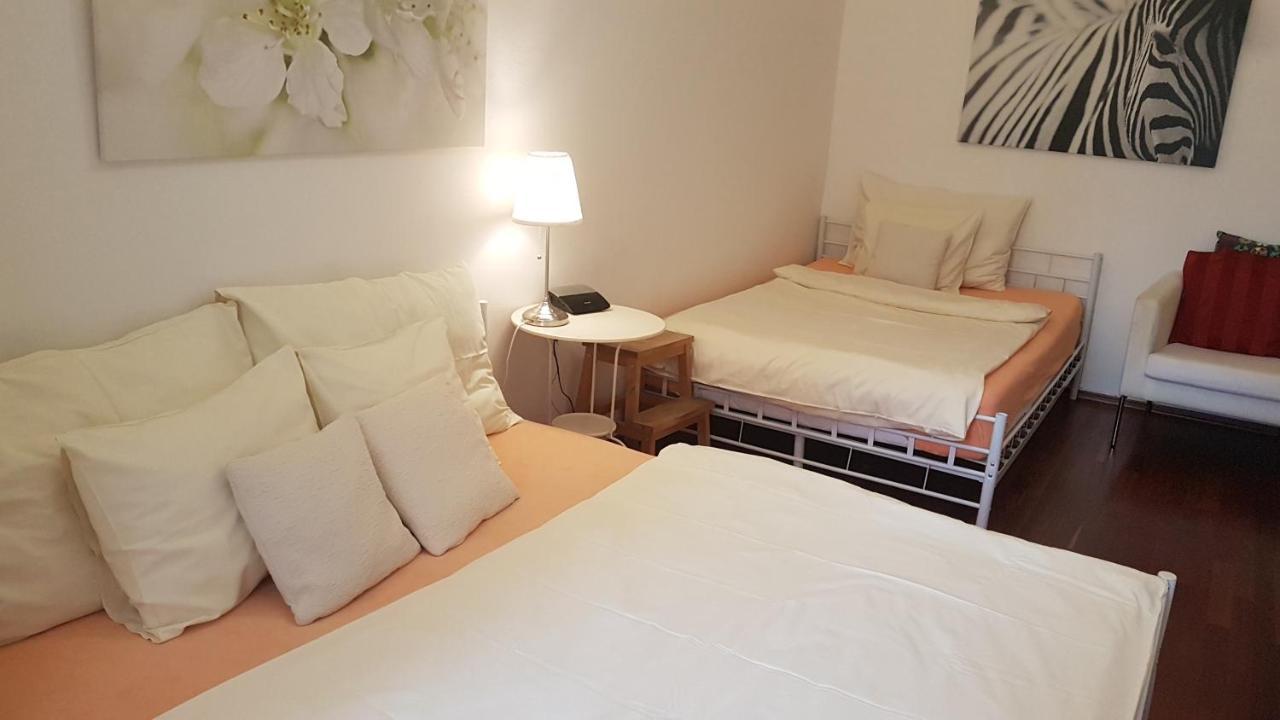 Family Flat 120m2, 2 Vinohrady Apartment
