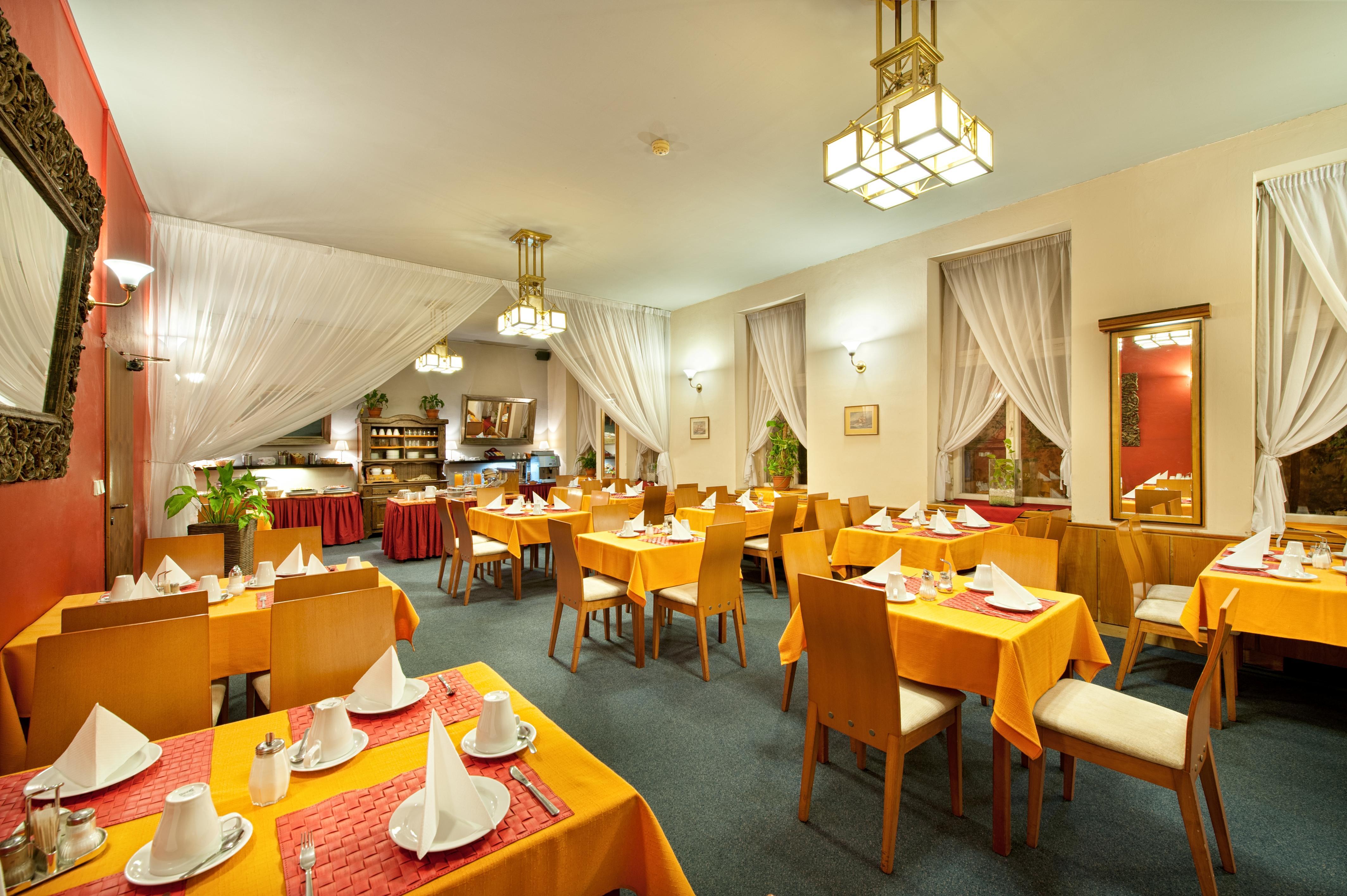 Aron Hotel 3*