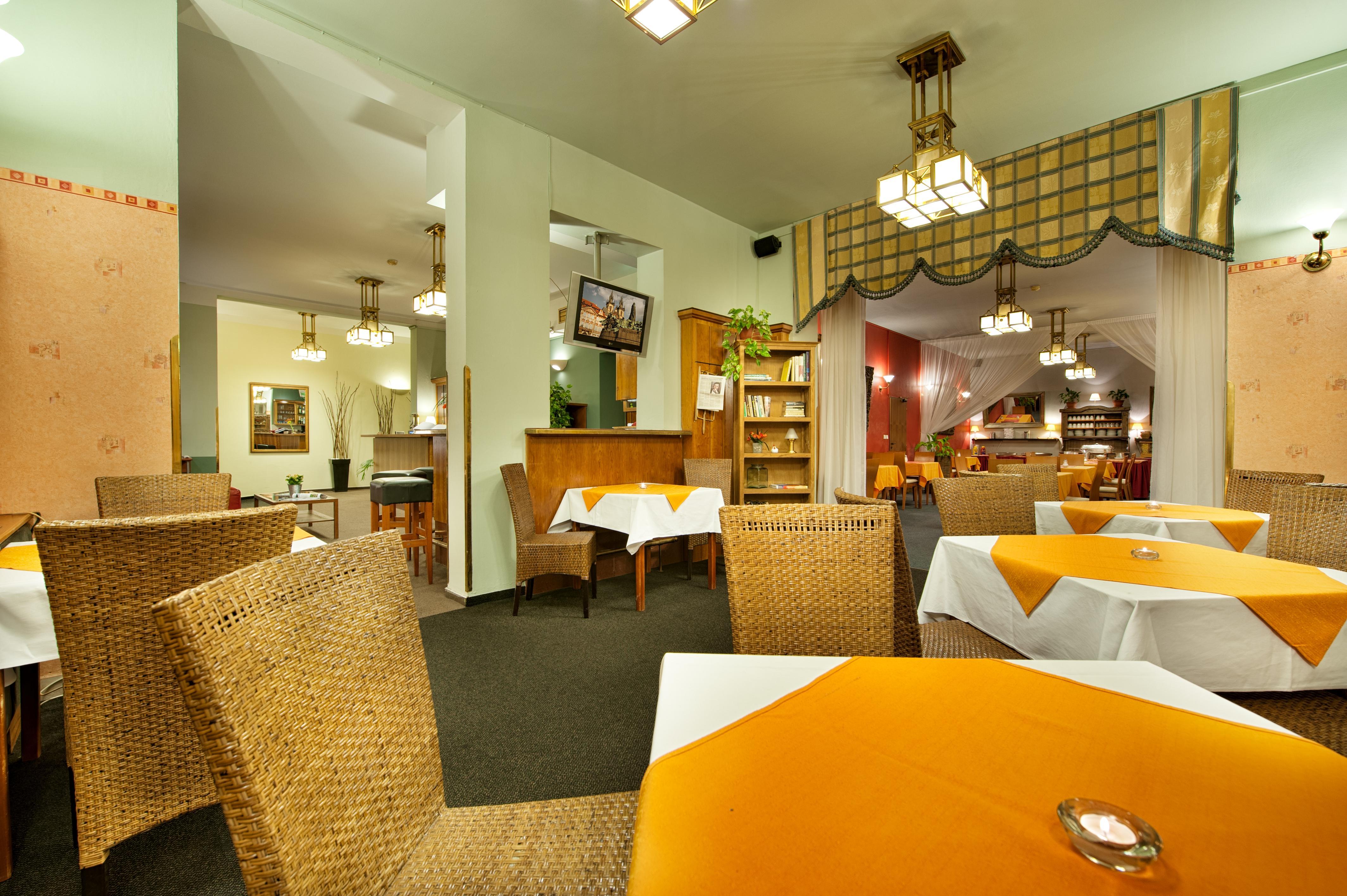 Aron Hotel