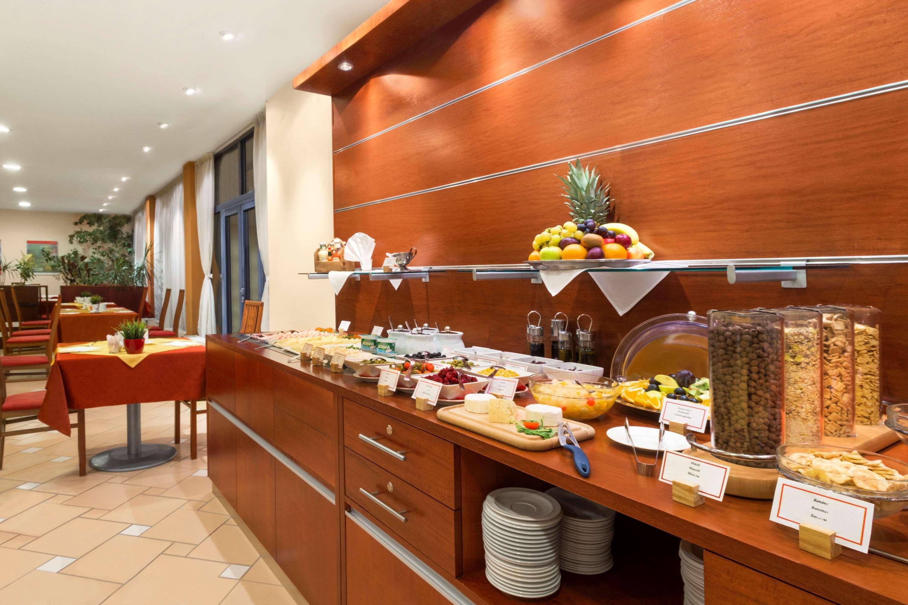 Otel Ramada Airport Prag