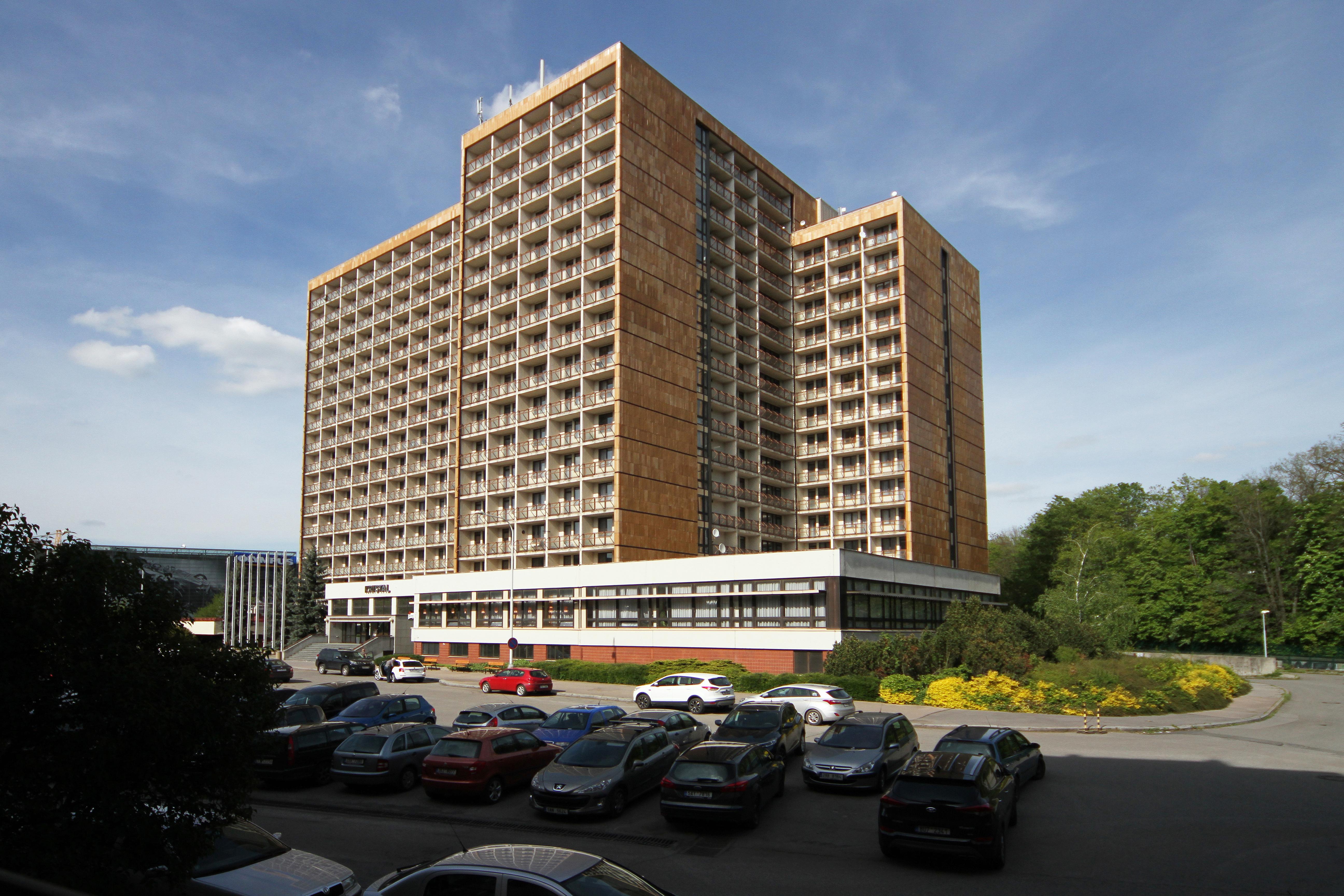Krystal Otel