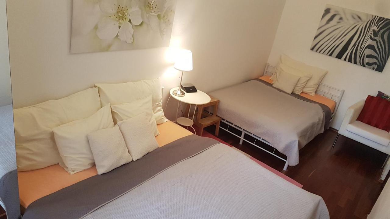 Family Flat 120m2, 2 Vinohrady Apartment
