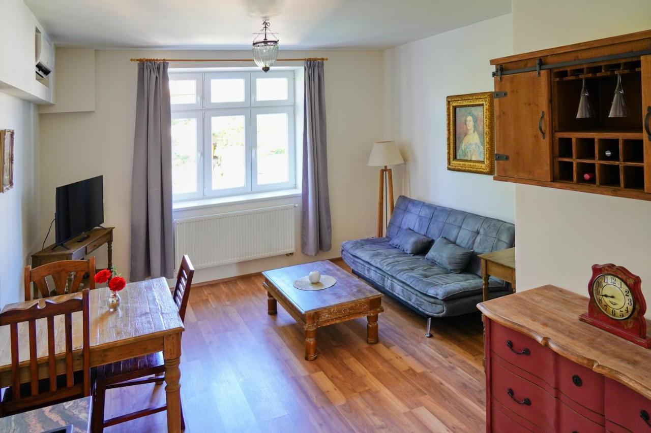 Brevnov Apartment *