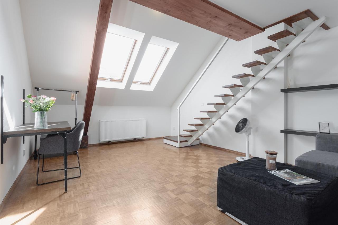 Daire Bright And Spacious Attic *