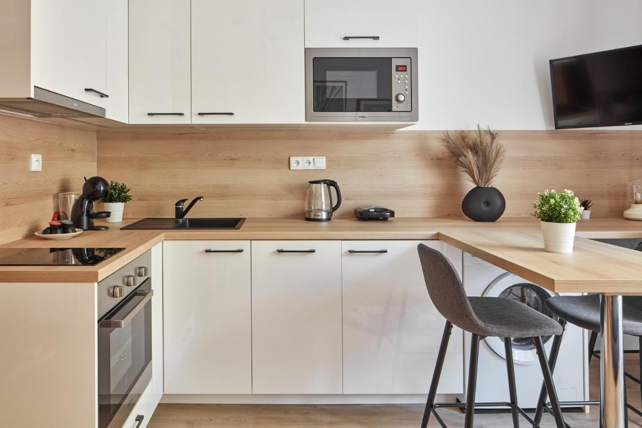 Days - Modern W Easy Access