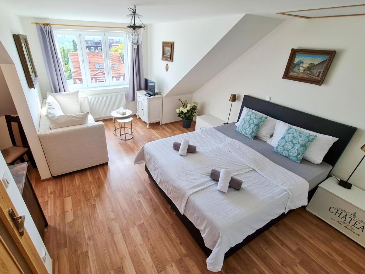 Brevnov Apartment *