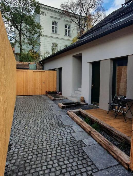 Apartment Cozy Friendly Place With Free Parking