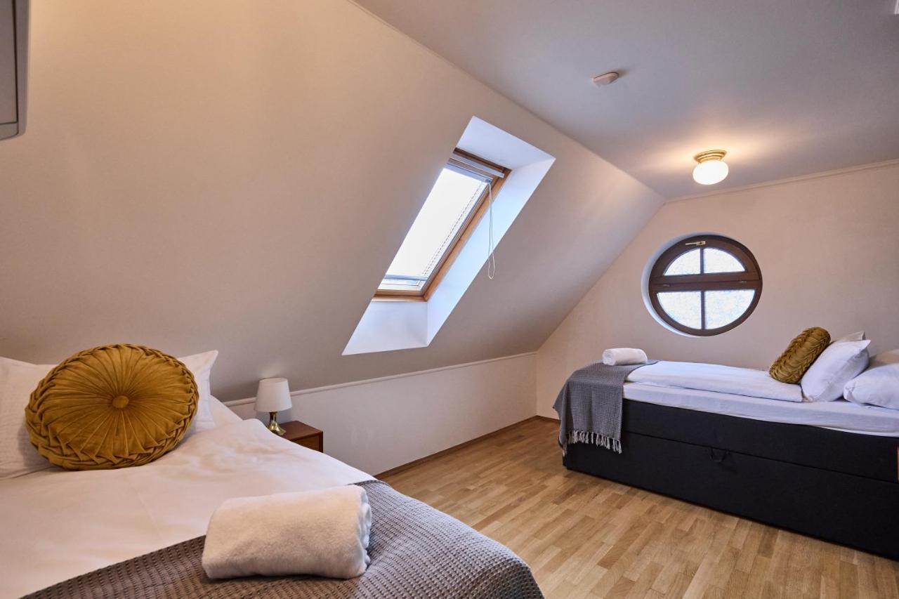*the Little Castle* With Heated Pool And Sauna Praga