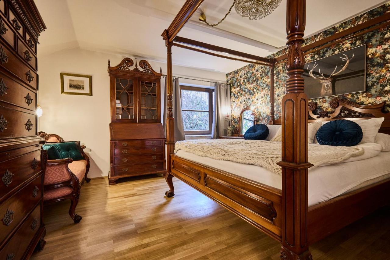 *the Little Castle* With Heated Pool And Sauna Praga