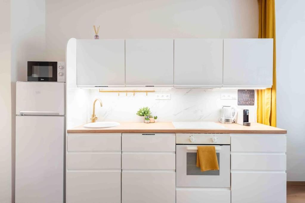 Golden Sunny Apartment, Centre, For 3 People Daire *