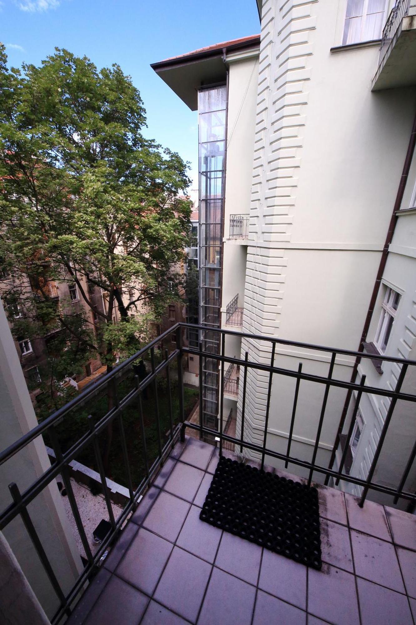 Flat River Apartment *