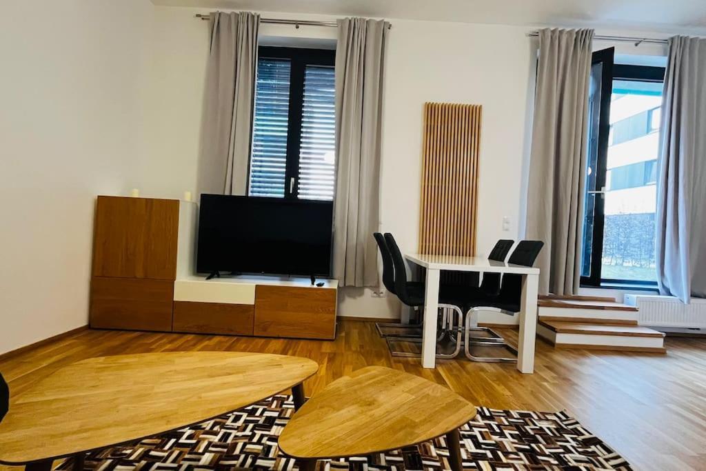 Apartment Holesovice, Garden, Garage Prague