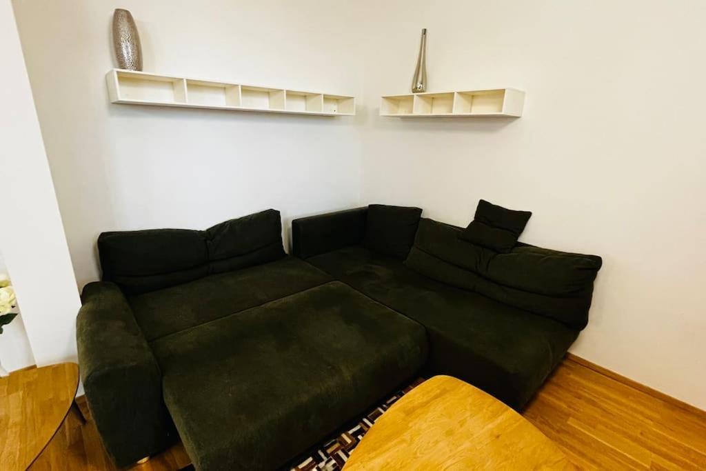 Holesovice, Garden, Garage Apartment Prague