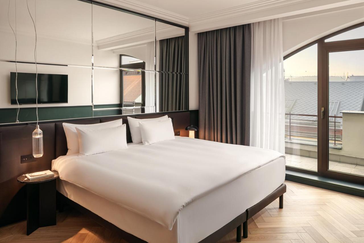 Almanac X Alcron Hotel