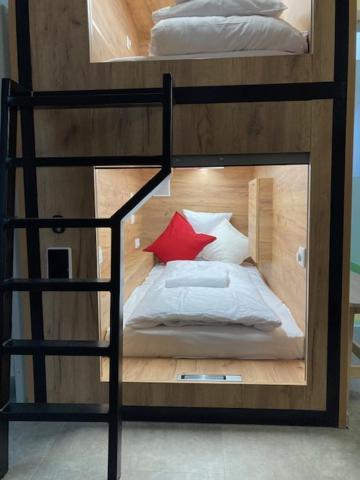 Hostel Capsule Andel Centre Spirit Prag