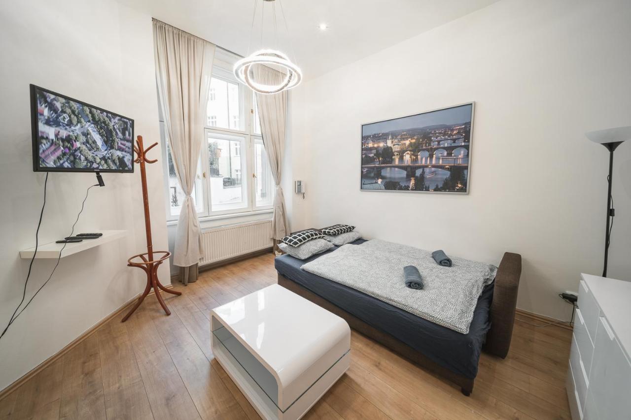 Josefov Riverside Apartment Prag