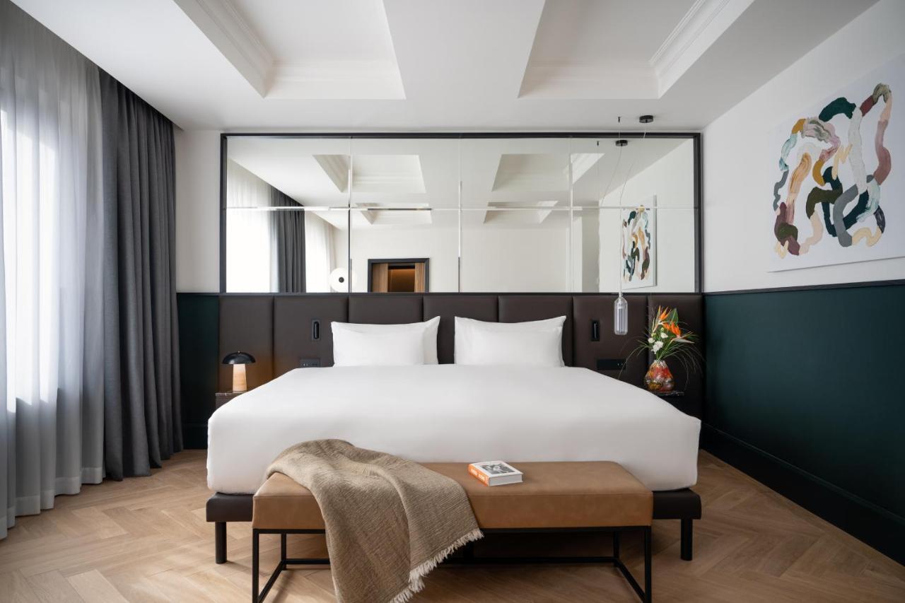 Almanac X Alcron Hotel