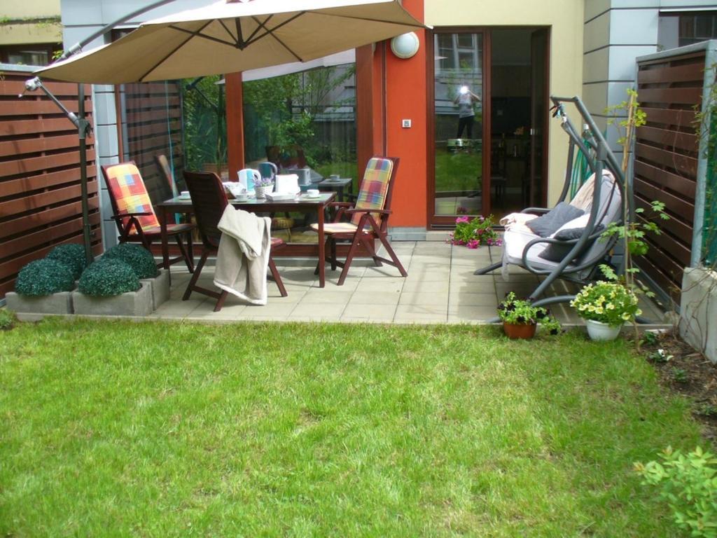 Garden With Garage In *