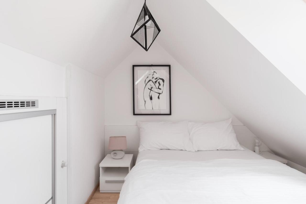 Attic Maisonette In Stresovice By Days Apartment