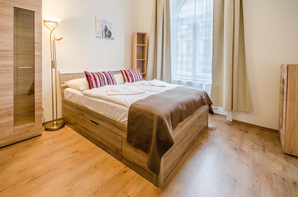 Historic Centre V Apartment Prag