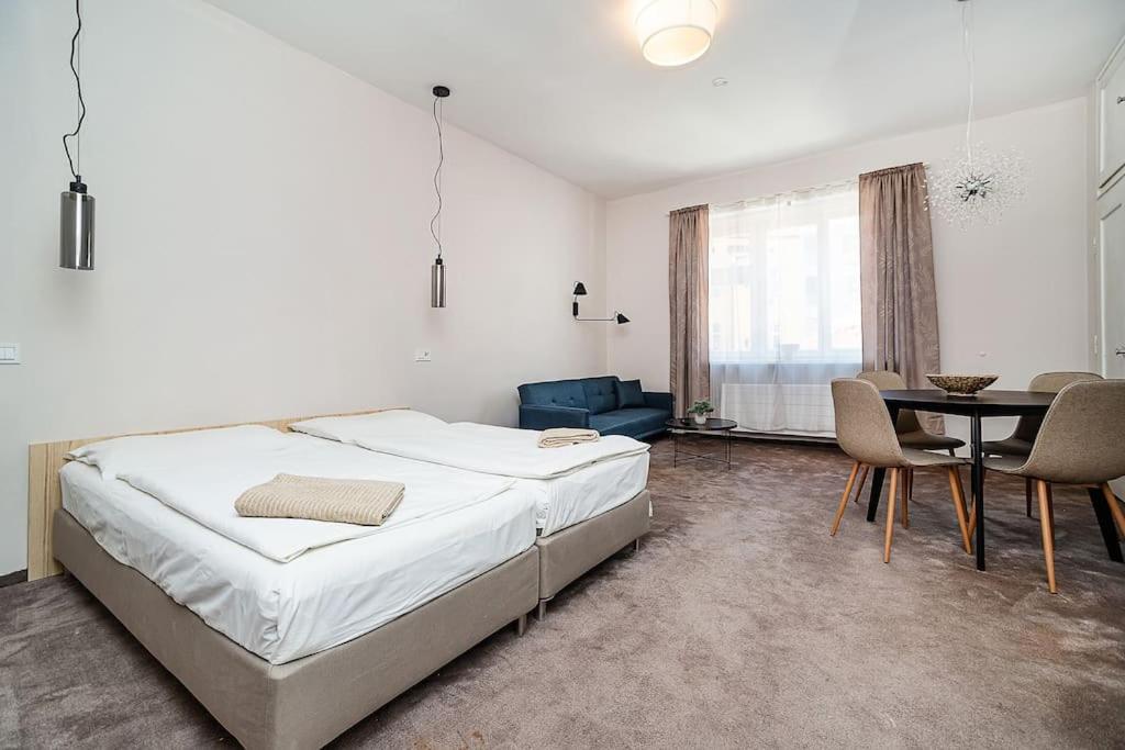 Apartment Modern With Balcony + Tv Prague