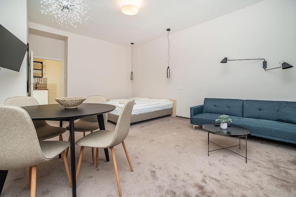 Modern With Balcony + Tv Apartment Prague