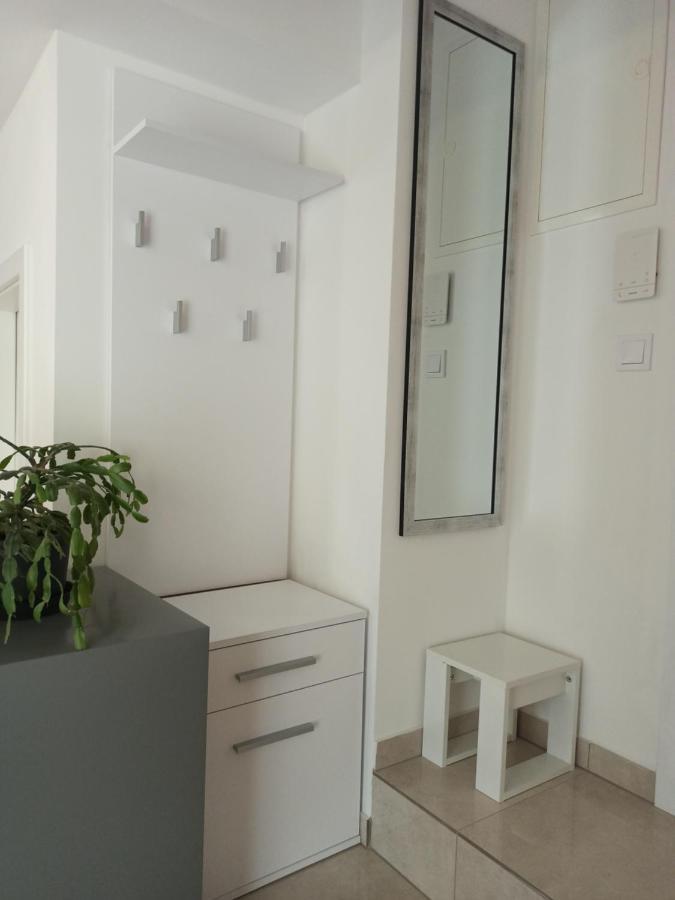 New Modern-style With Balcony In The 2 Apartment