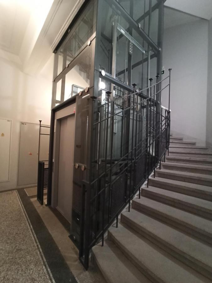 New Modern-style With Balcony In The 2 Prague