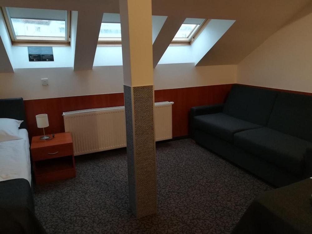Zlata Vaha Hotel 3*