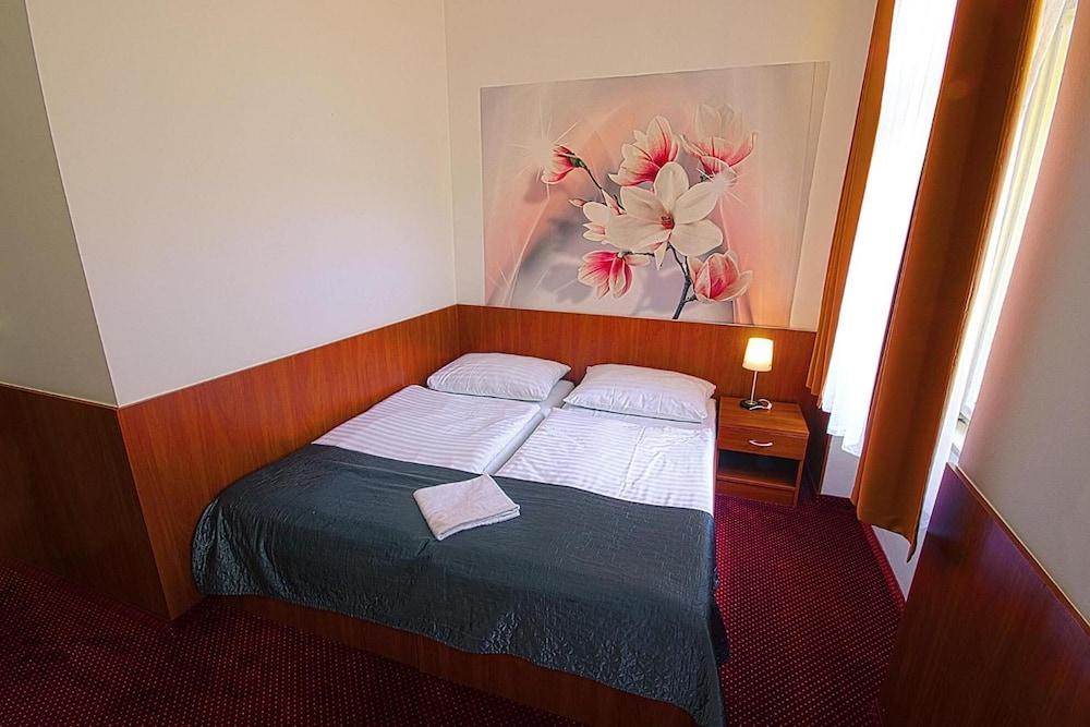 Zlata Vaha Hotel 3*