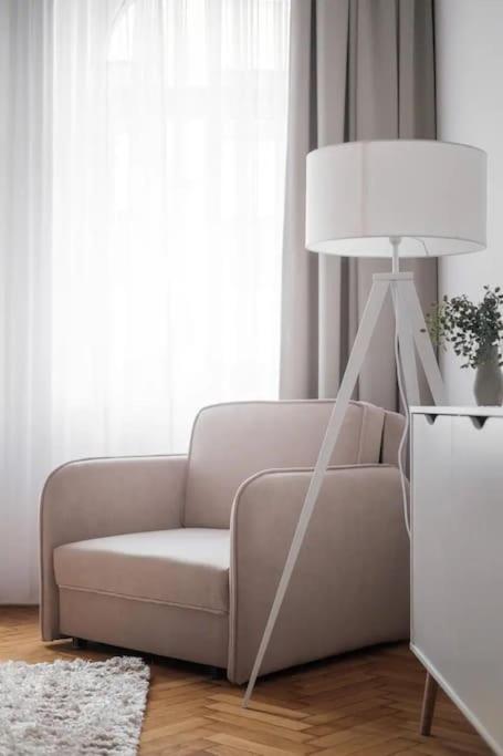 Apartamento Helen Homestay Palmovka