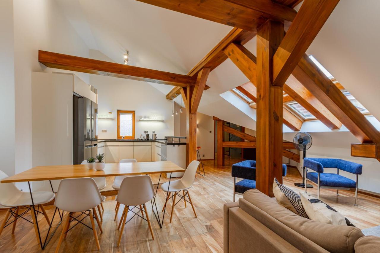 Daire Days - Spacious 117m2 Attic Retreat W Ac - Near Old Town Sq