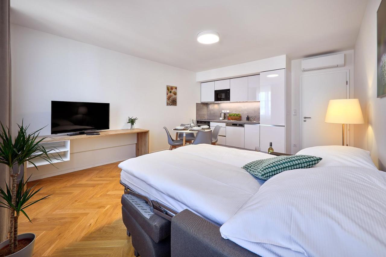 Downtown Rubesova 4*