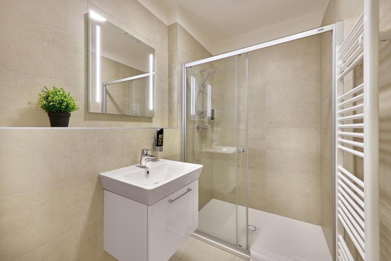 Downtown Rubesova 4*