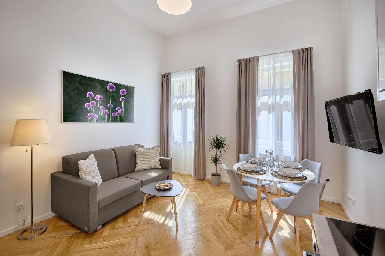 Downtown Rubesova Aparthotel 4*