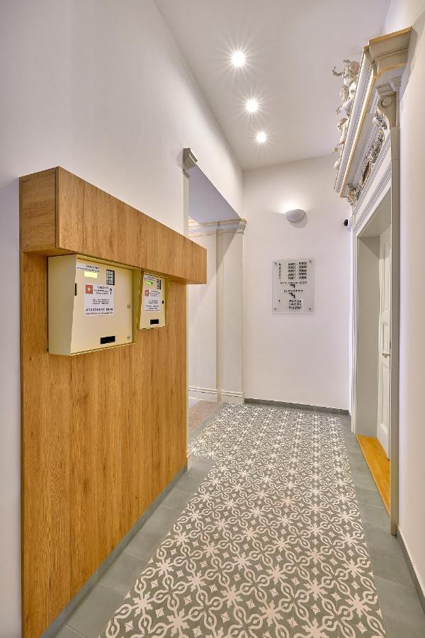Downtown Rubesova 4*