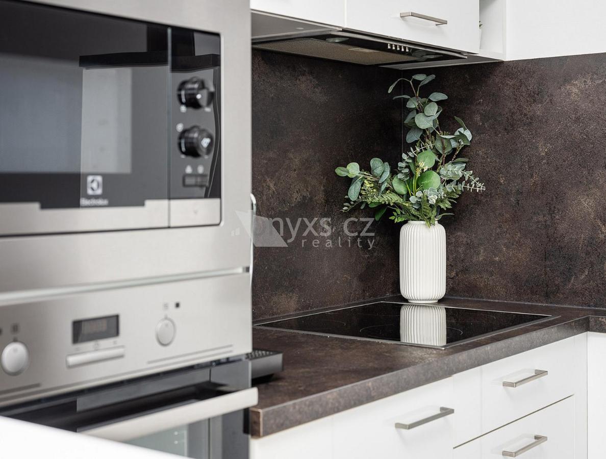 Letnany 168 S Parkovanim V Garazi Zdarma Appartement Prague