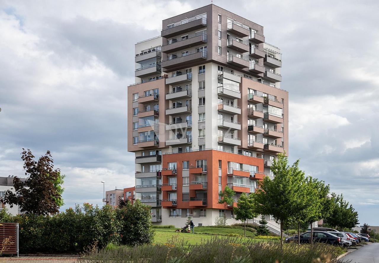 Appartement Letnany 168 S Parkovanim V Garazi Zdarma *