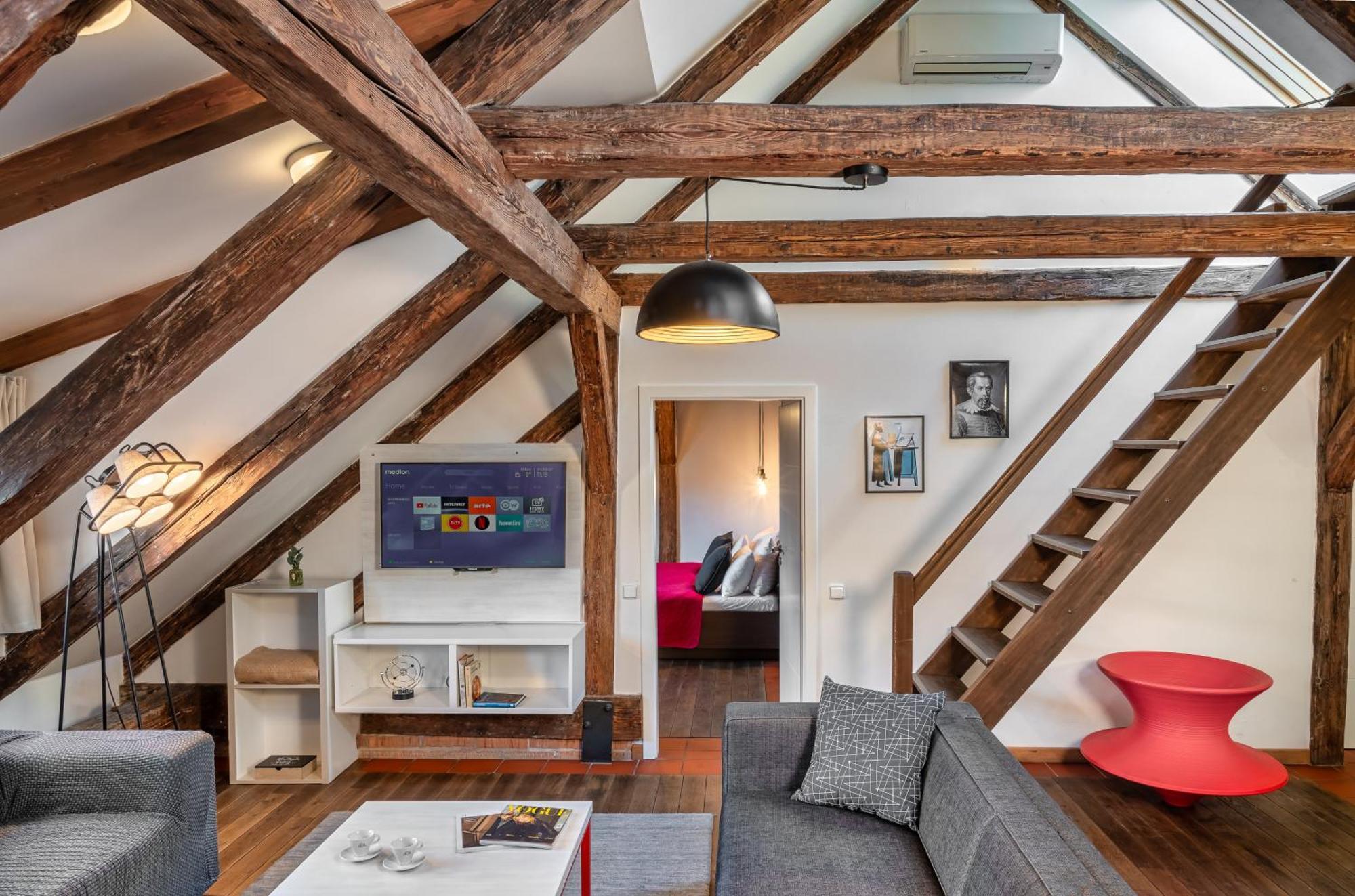 Apartment 4 Arts By Adrez