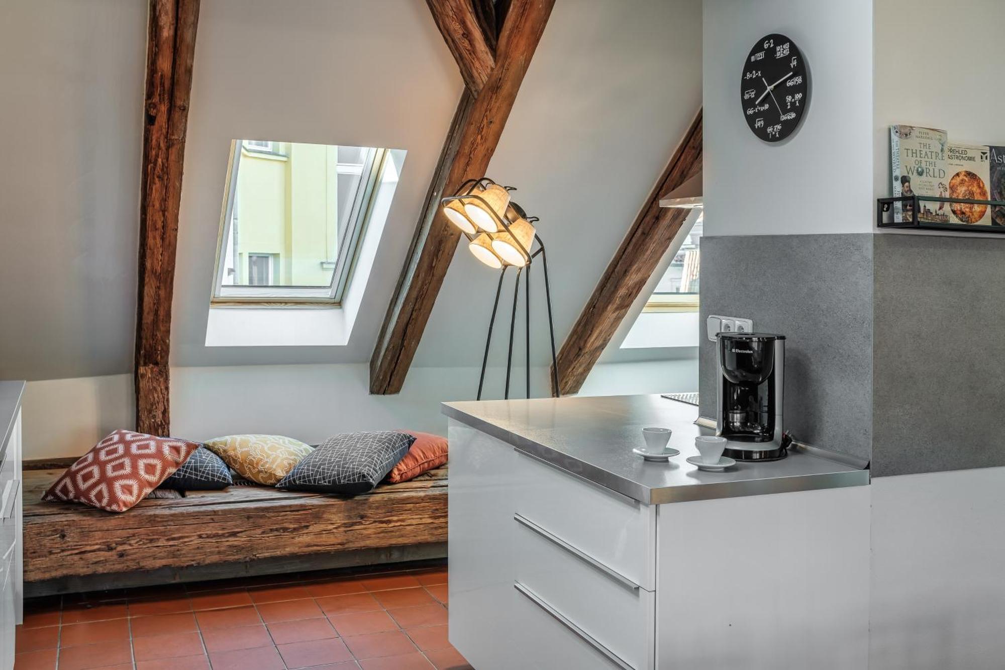 Apartment 4 Arts By Adrez *