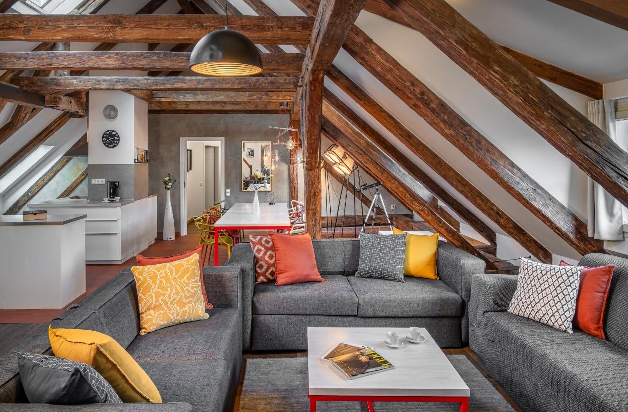 Apartment 4 Arts By Adrez *