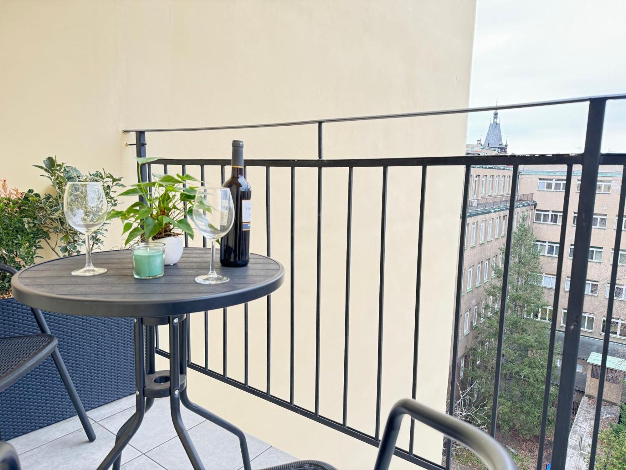 New Modern-style With Balcony In The 2 Prague
