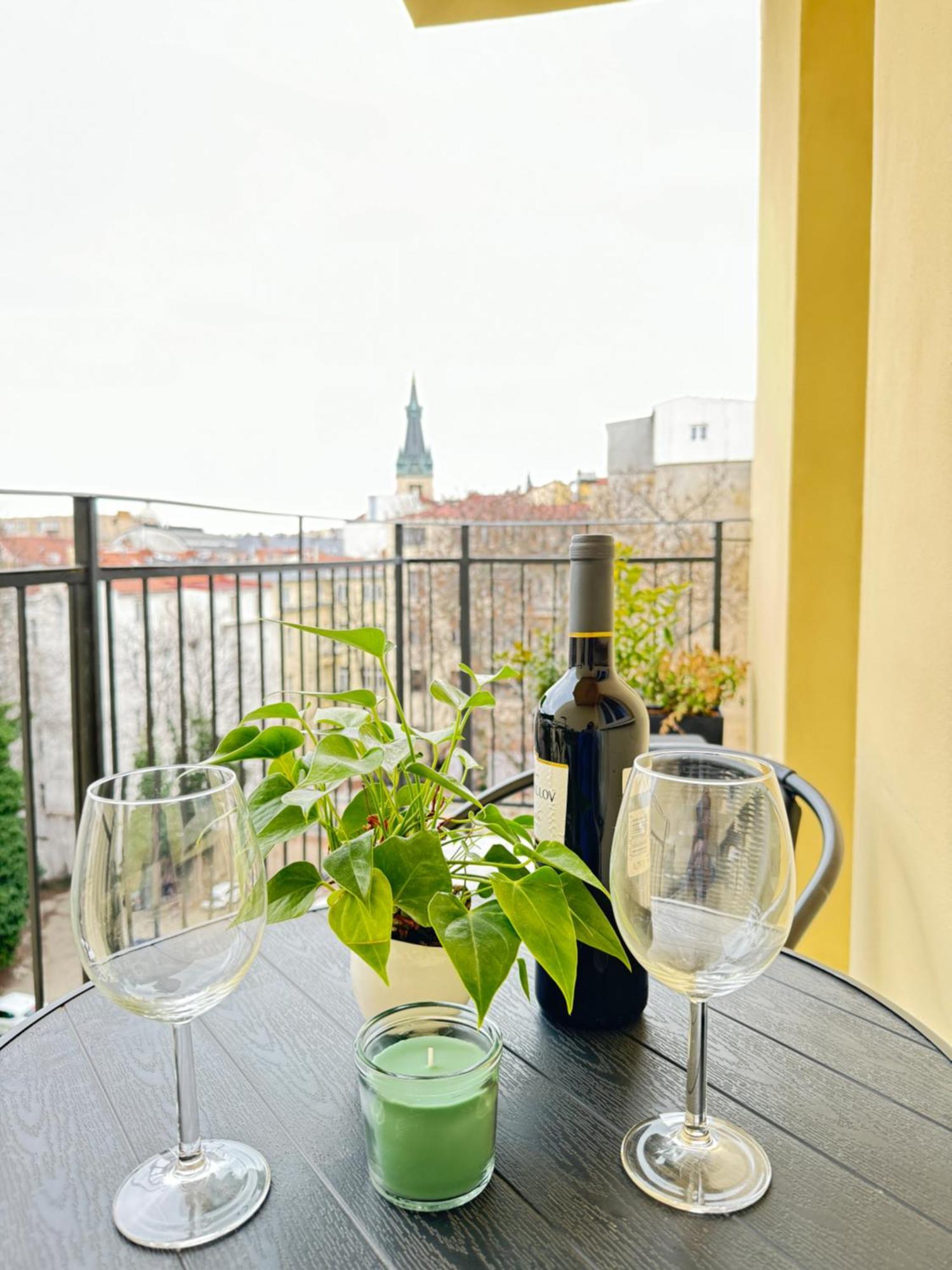 Apartment New Modern-style With Balcony In The 2 Prague