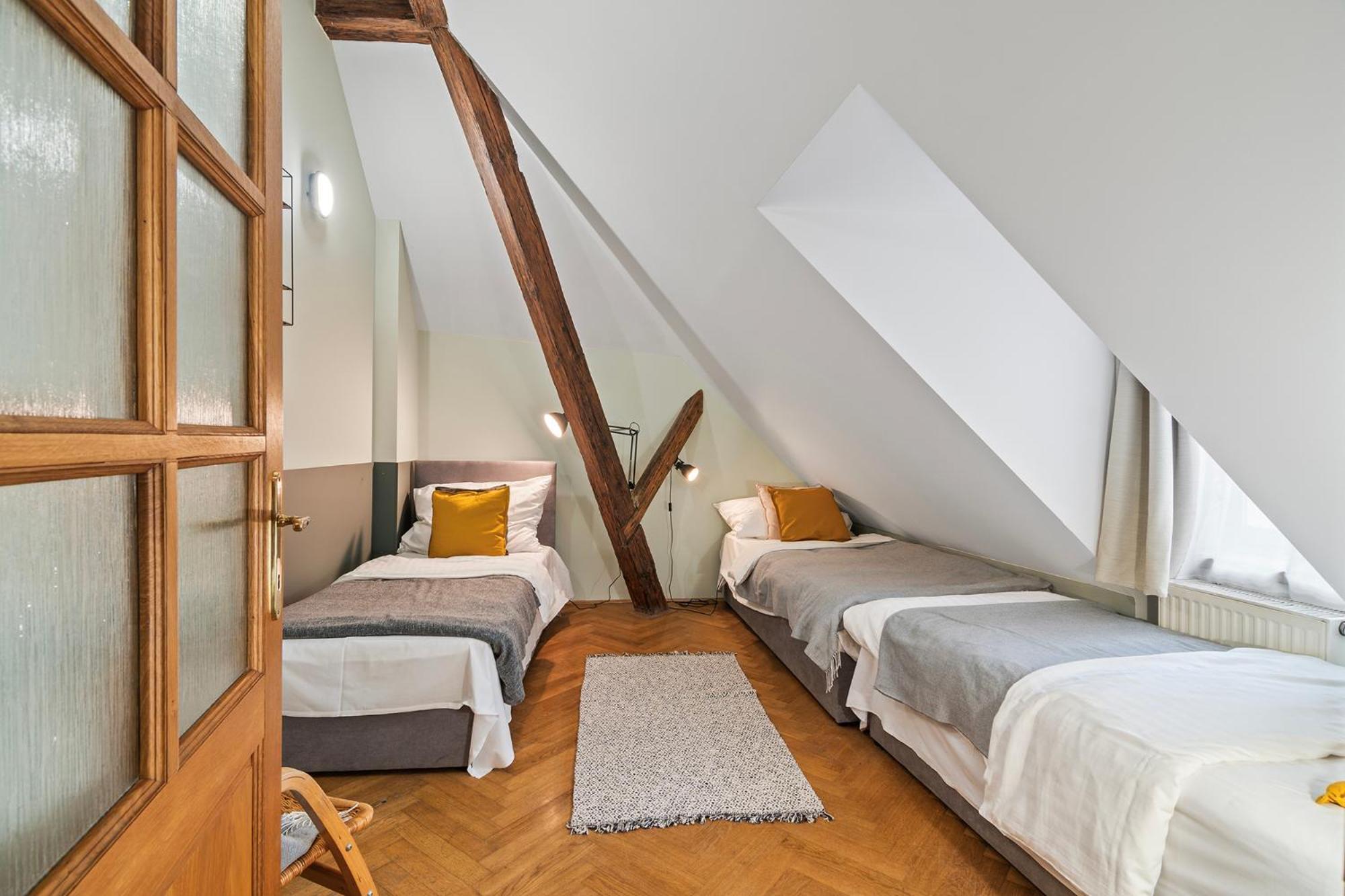 Charles Bridge Historical Apts By Michal&friends Daire Prag