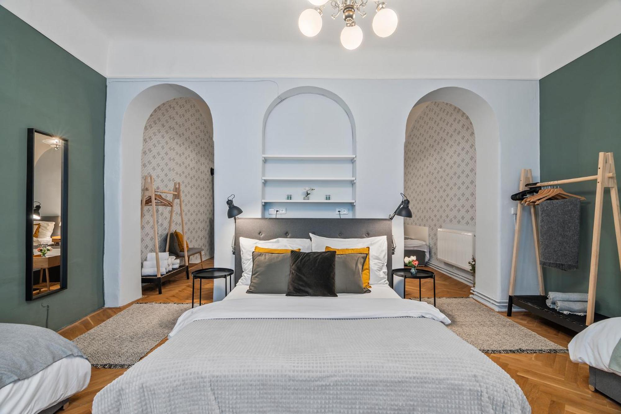 Charles Bridge Historical Apts By Michal&friends Daire Prag