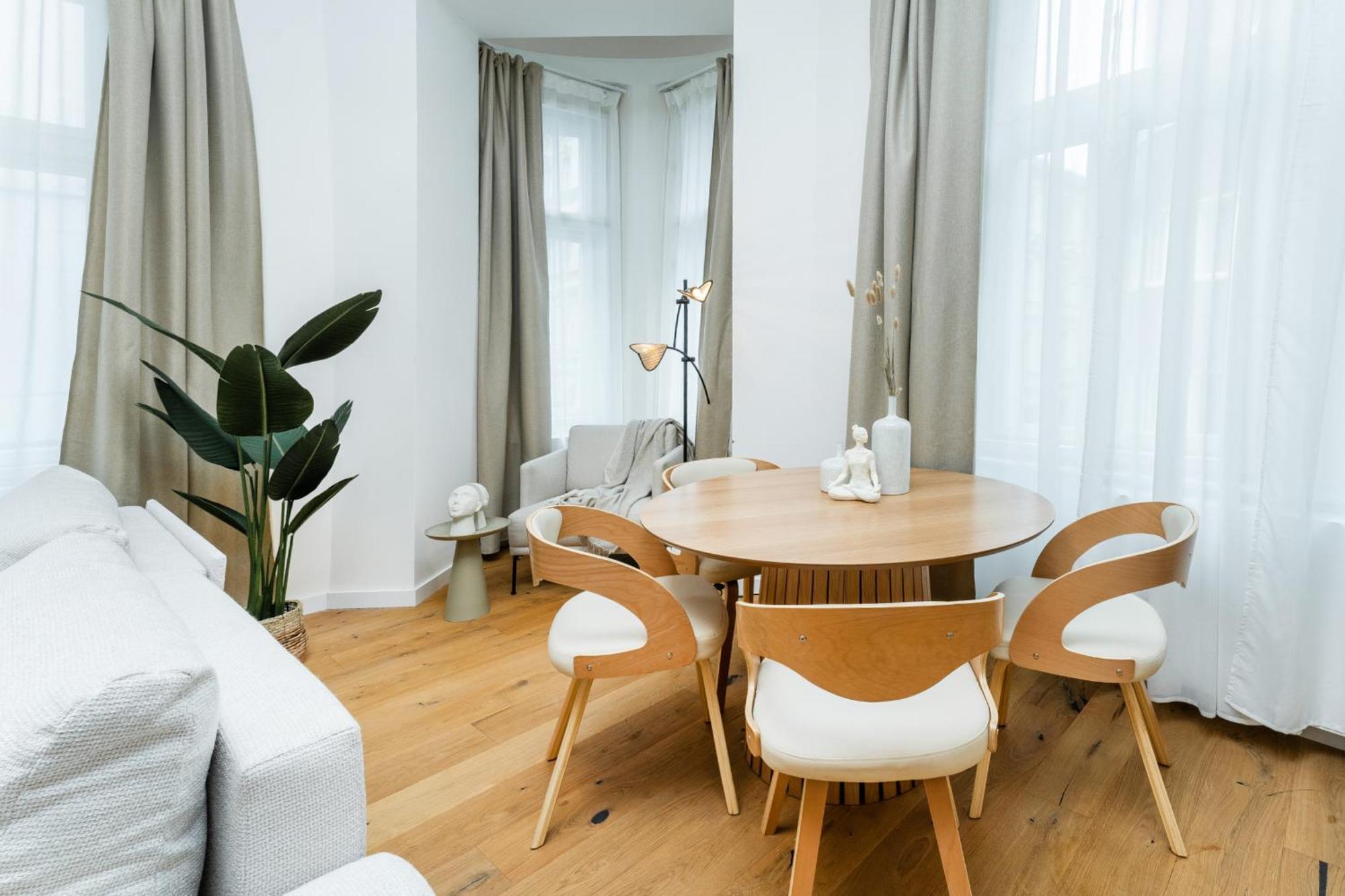 Cozy Wenceslas Square 700m Apartment, Appartement *